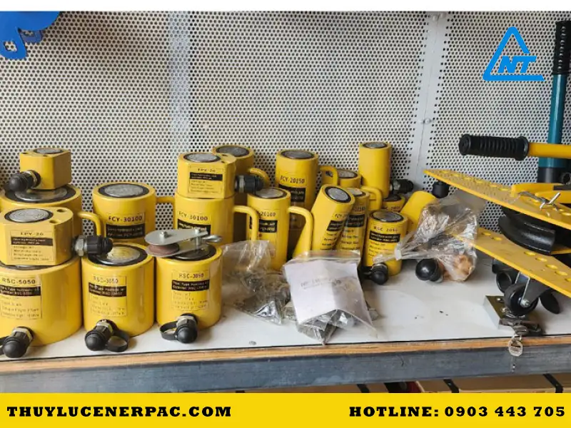 Con đội thủy lực 2 tấn 3 con doi thuy luc 2 tan 1733457060