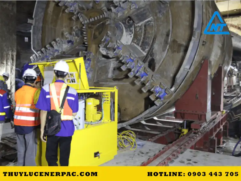 Máy Khoan Hầm (TBM) Kỳ Quan Kỹ Thuật Định Hình Hạ Tầng và Giải Pháp Thủy Lực Enerpac 3 may khoan ham tbm ky quan ky thuat dinh hinh ha tang va giai phap thuy luc enerpac 1740648666